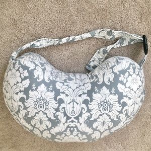 Bebe au Lait Nursing Pillow